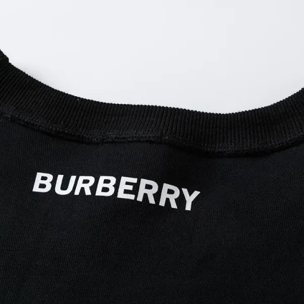【2026】【BURBERRY 公式旗艦店】バーバリー 丸首の衛衣 スウェット ご好評に付き再入荷！