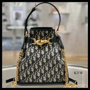 【2026】【大人気】DIOR ミディアム C'EST DIOR バッグ 24 x 10 x 24.5 cm