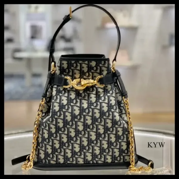 【2026】【大人気】DIOR ミディアム C'EST DIOR バッグ 24 x 10 x 24.5 cm