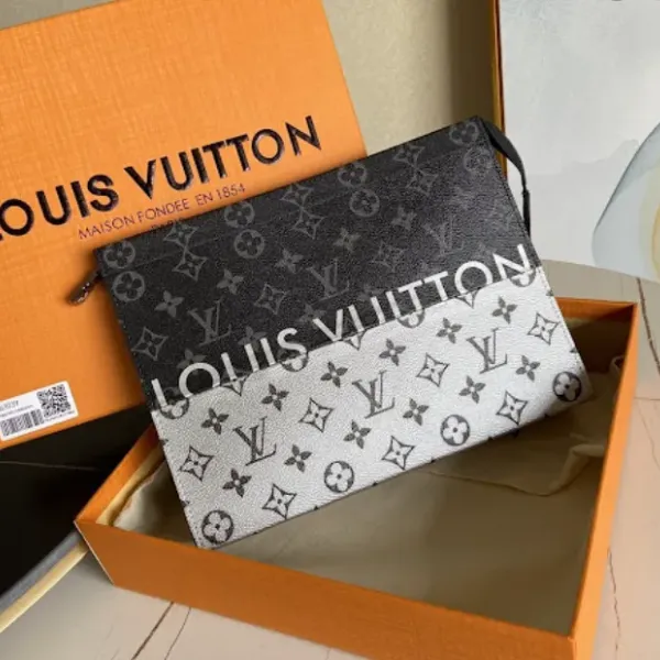 【2026】LV LOUIS VUITTON(ルイヴィトン モノグラム) クラッチバッグ ハンドバッグ セカンドバッグ メンズ パーティー バッグ M63039 26.5*21*6cm 【2026】LV LOUIS VUITTON(ルイヴィトン モノグラム) クラッチバッグ ハンドバッグ セカンドバッグ メンズ パーティー バッグ M63039 26.5*21*6cm