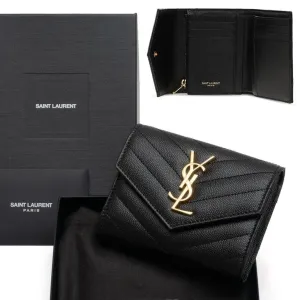 【2026】SAINT LAURENT YSL モノグラム コンパクト スリーフォールド ウォレット（ブラック／テクスチャードキルティングレザー）12.5*10*2.5cm