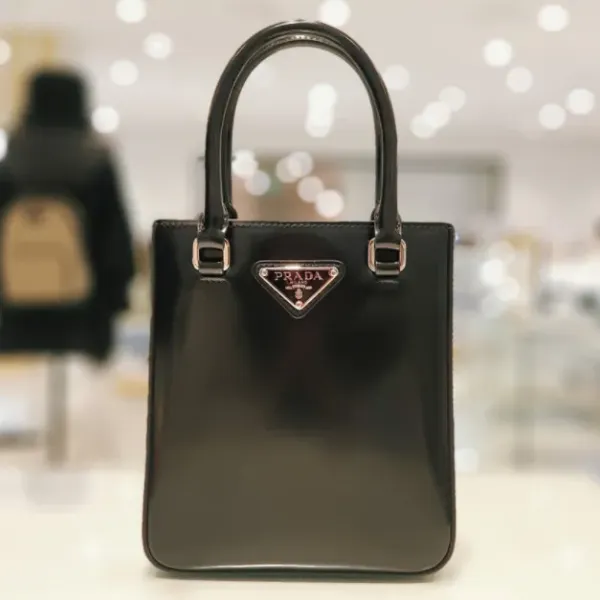 【2026】PRADAレディースショルダーバッグ☆正規品☆