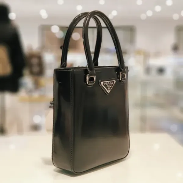 【2026】PRADAレディースショルダーバッグ☆正規品☆