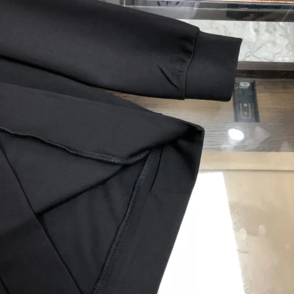 【2026】【MONCLER】モンクレール スウェットシャツ 男女兼用、ご好評に付き再入荷！