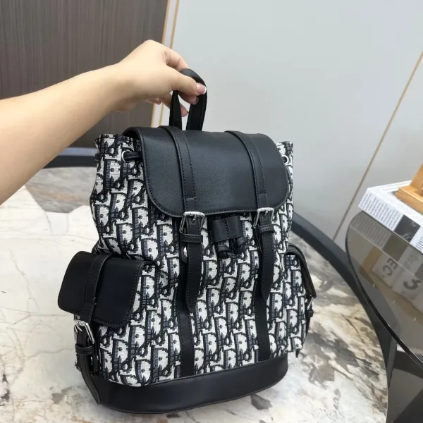 【2026】【DIOR  公式 旗艦店】ディオール  リュックサック   当日出荷 好評に付き再入荷！24*28CM