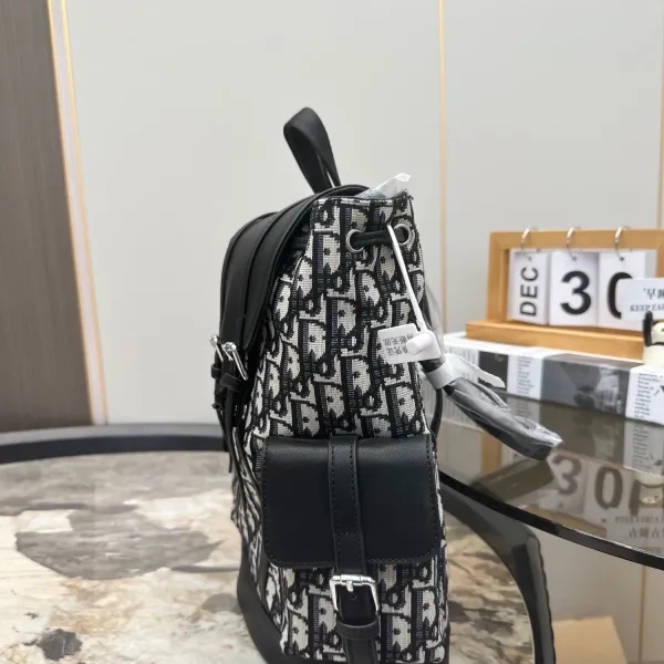 【2026】【DIOR  公式 旗艦店】ディオール  リュックサック   当日出荷 好評に付き再入荷！24*28CM