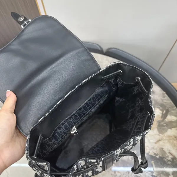 【2026】【DIOR  公式 旗艦店】ディオール  リュックサック   当日出荷 好評に付き再入荷！24*28CM
