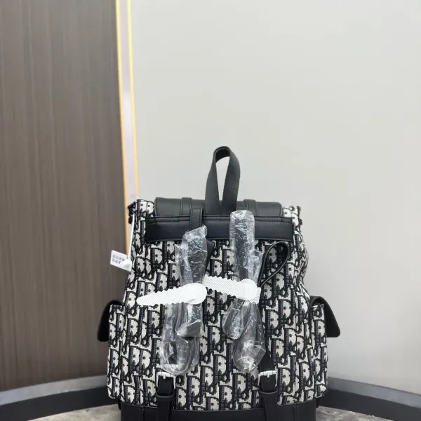 【2026】【DIOR  公式 旗艦店】ディオール  リュックサック   当日出荷 好評に付き再入荷！24*28CM