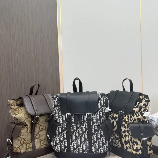 【2026】【DIOR  公式 旗艦店】ディオール  リュックサック   当日出荷 好評に付き再入荷！24*28CM