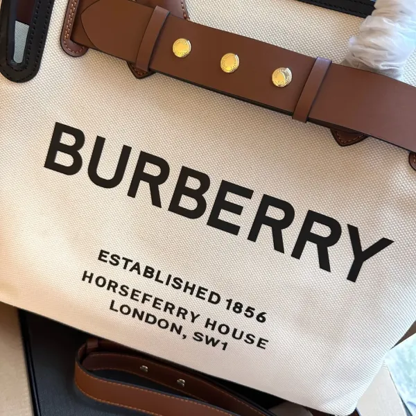 【2026】【BURBERRY 公式旗艦店】バーバリー    ハンドバッグ 当日出荷 好評に付き再入荷！33*29CM