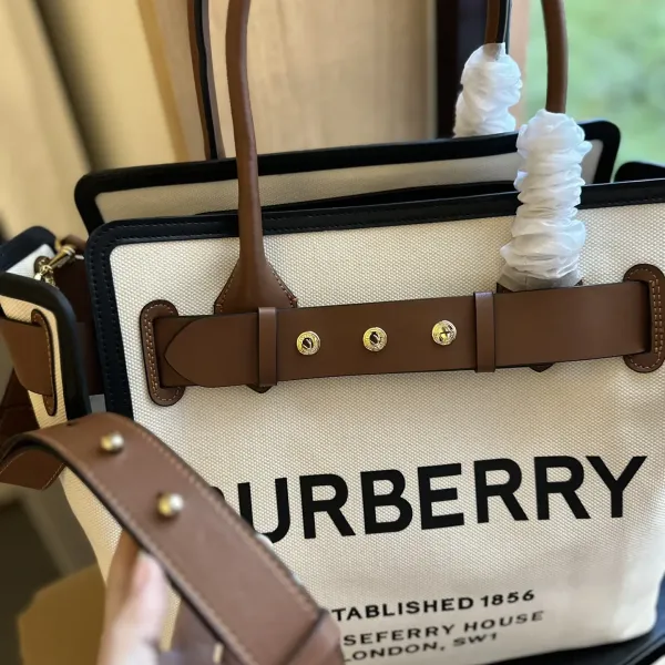 【2026】【BURBERRY 公式旗艦店】バーバリー    ハンドバッグ 当日出荷 好評に付き再入荷！33*29CM