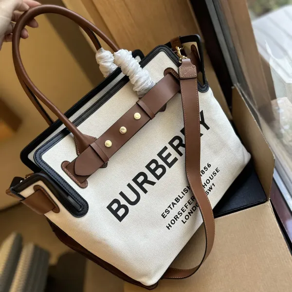 【2026】【BURBERRY 公式旗艦店】バーバリー    ハンドバッグ 当日出荷 好評に付き再入荷！33*29CM