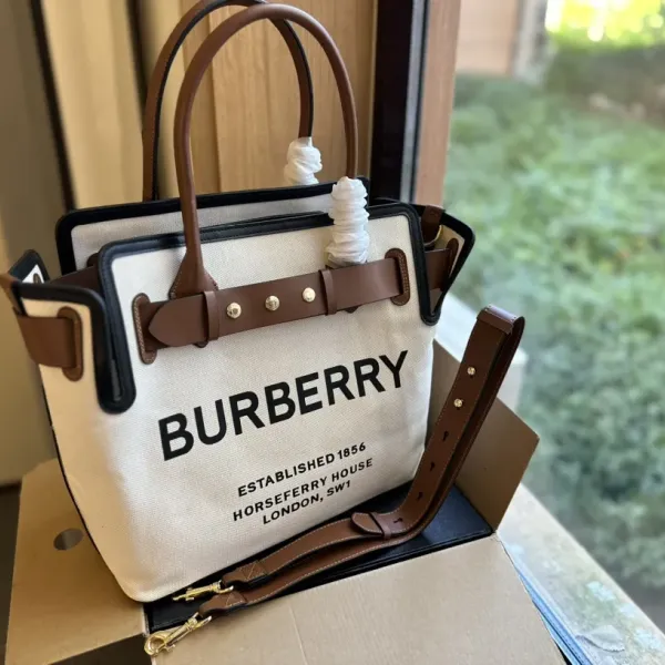 【2026】【BURBERRY 公式旗艦店】バーバリー    ハンドバッグ 当日出荷 好評に付き再入荷！33*29CM