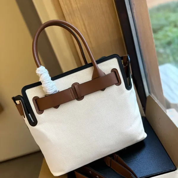【2026】【BURBERRY 公式旗艦店】バーバリー    ハンドバッグ 当日出荷 好評に付き再入荷！33*29CM