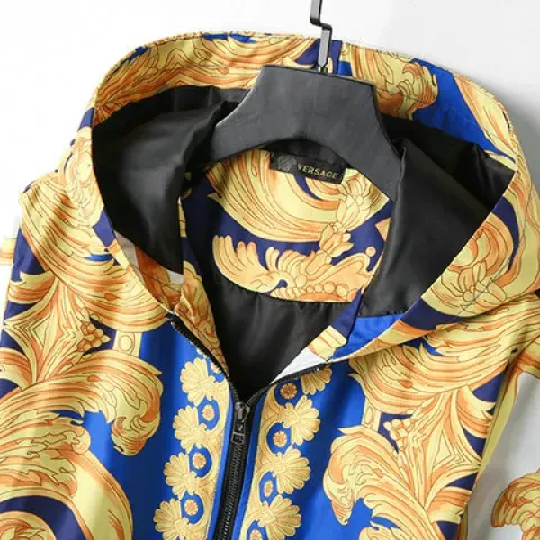 【2026】【VERSACE 公式旗艦店】ヴェルサーチ ジャケット着好評に付き再入荷！