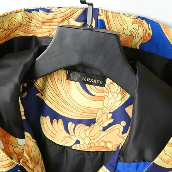 【2026】【VERSACE 公式旗艦店】ヴェルサーチ ジャケット着好評に付き再入荷！