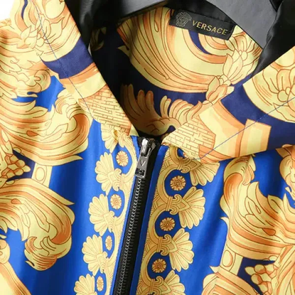 【2026】【VERSACE 公式旗艦店】ヴェルサーチ ジャケット着好評に付き再入荷！