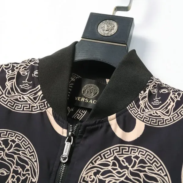 【2026】【VERSACE 公式旗艦店】ヴェルサーチ ジャケット着好評に付き再入荷！