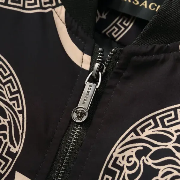 【2026】【VERSACE 公式旗艦店】ヴェルサーチ ジャケット着好評に付き再入荷！