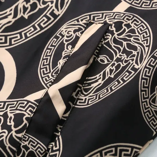 【2026】【VERSACE 公式旗艦店】ヴェルサーチ ジャケット着好評に付き再入荷！