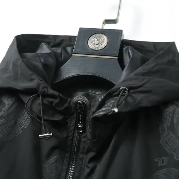 【2026】【VERSACE 公式旗艦店】ヴェルサーチ ジャケット着好評に付き再入荷！