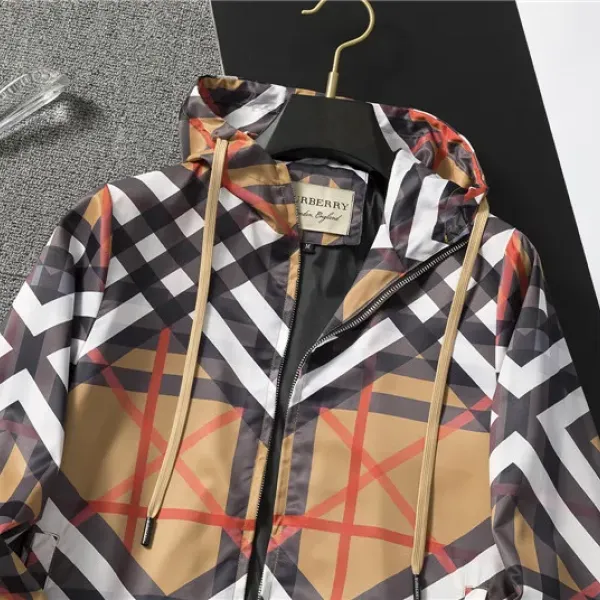 【2026】【BURBERRY 公式旗艦店】バーバリー  ジャケット着好評に付き再入荷！