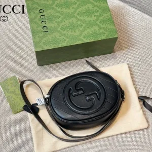 【2026】【GUCCI 公式旗艦店】クッチ    ショルダーバッグ 当日出荷 好評に付き再入荷！20*15CM