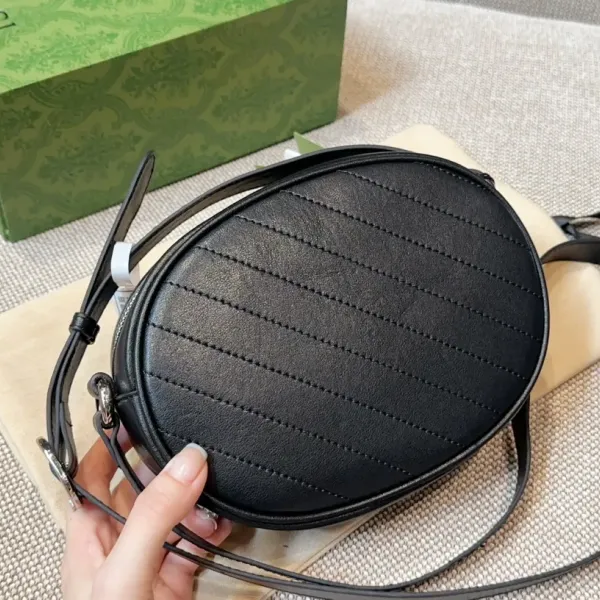 【2026】【GUCCI 公式旗艦店】クッチ    ショルダーバッグ 当日出荷 好評に付き再入荷！20*15CM