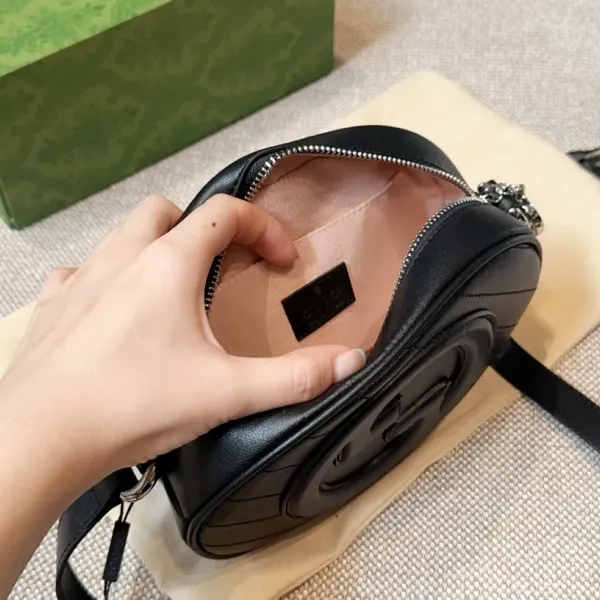 【2026】【GUCCI 公式旗艦店】クッチ    ショルダーバッグ 当日出荷 好評に付き再入荷！20*15CM