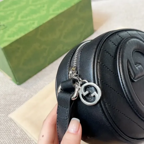 【2026】【GUCCI 公式旗艦店】クッチ    ショルダーバッグ 当日出荷 好評に付き再入荷！20*15CM