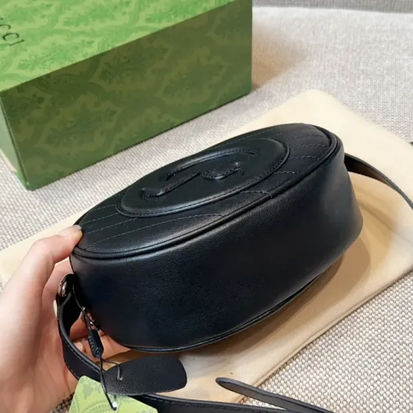 【2026】【GUCCI 公式旗艦店】クッチ    ショルダーバッグ 当日出荷 好評に付き再入荷！20*15CM