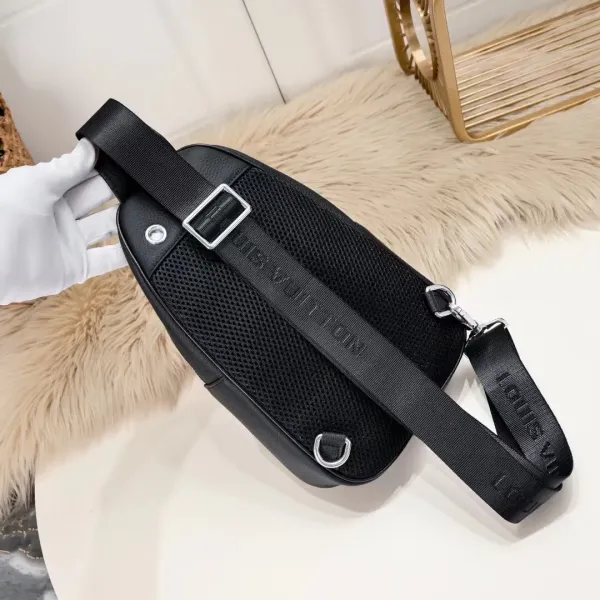 【2026】LV【LOUIS VUITTON 公式旗艦店】ルイヴィトン 胸ポケット 当日出荷 好評に付き再入荷!32*18*8CM 【2026】LV【LOUIS VUITTON 公式旗艦店】ルイヴィトン 胸ポケット 当日出荷 好評に付き再入荷!32*18*8CM