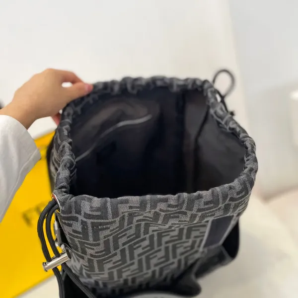 【2026】【FENDI  公式旗艦店】フェンディ  リュックサック  当日出荷 好評に付き再入荷！35*44CM