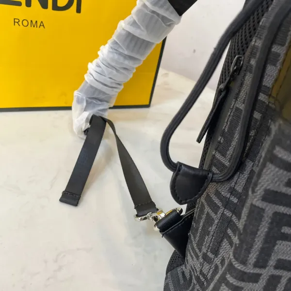 【2026】【FENDI  公式旗艦店】フェンディ  リュックサック  当日出荷 好評に付き再入荷！35*44CM