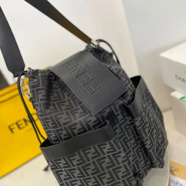 【2026】【FENDI  公式旗艦店】フェンディ  リュックサック  当日出荷 好評に付き再入荷！35*44CM