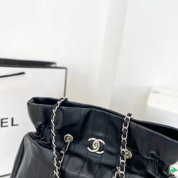 【2026】【CHANEL 公式旗艦店】シャネル  ハンドバッグ当日出荷 好評に付き再入荷！37*29CM