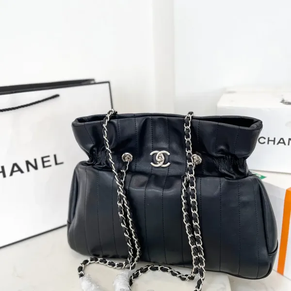 【2026】【CHANEL 公式旗艦店】シャネル  ハンドバッグ当日出荷 好評に付き再入荷！37*29CM