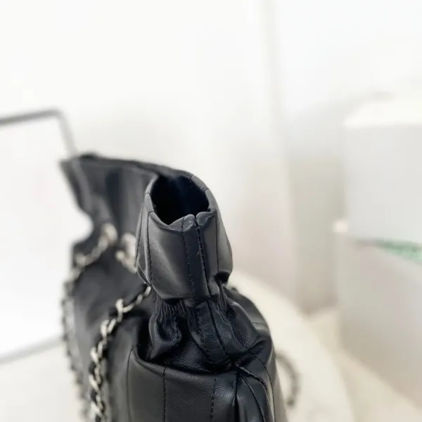 【2026】【CHANEL 公式旗艦店】シャネル  ハンドバッグ当日出荷 好評に付き再入荷！37*29CM