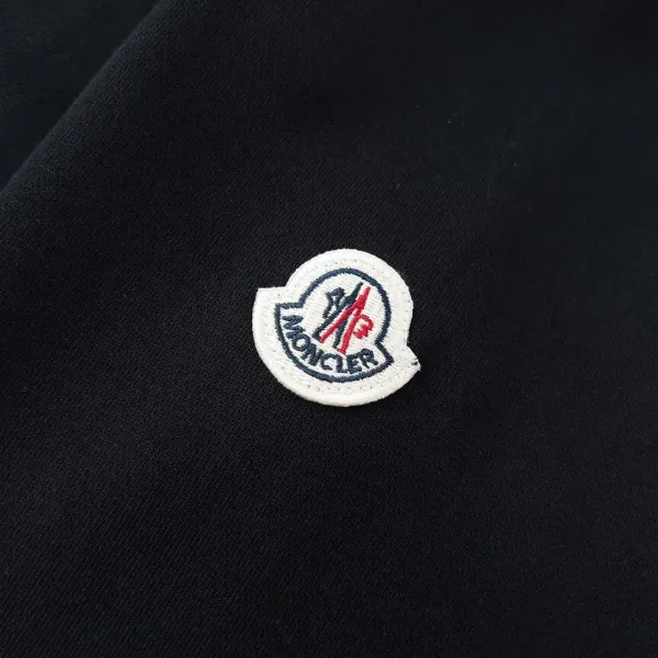 【2026】【MONCLER 公式旗艦店】モンクレール  丸首の衛衣 スウェットご好評に付き再入荷！