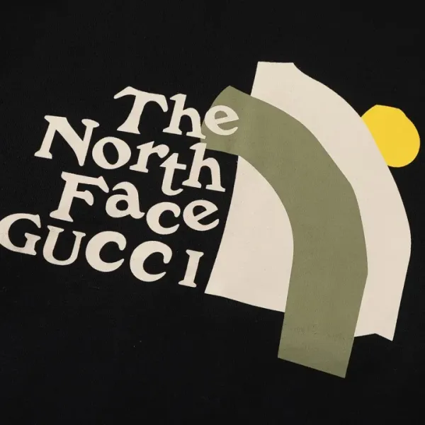 【2026】【GUCCI  公式旗艦店】グッチ  丸首の衛衣 スウェットご好評に付き再入荷！