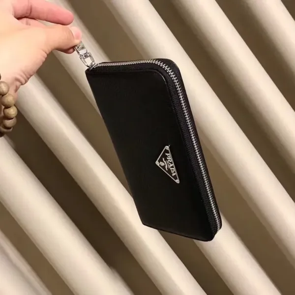【2026】【PRADA  公式 旗艦店】プラダ  財布当日出荷 好評に付き再入荷！30*22*10CM