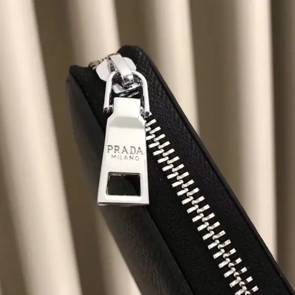 【2026】【PRADA  公式 旗艦店】プラダ  財布当日出荷 好評に付き再入荷！30*22*10CM