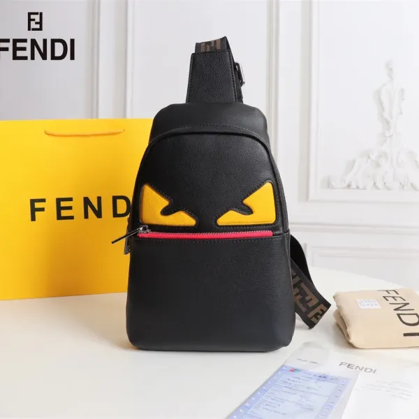 【2026】【FENDI 公式 旗艦店】フェンディ 胸ポケット当日出荷 好評に付き再入荷！19*26*6.5CM