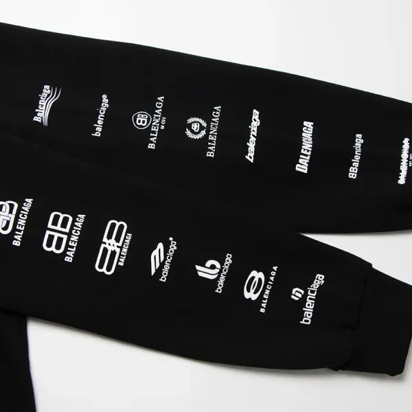 【2026】【BALENCIAGA 公式旗艦店】バレンシアガ  パーカー  ウェット ご好評に付き再入荷！