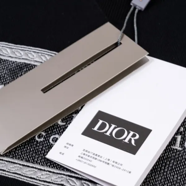 【2026】【DIOR 公式旗艦店】ディオール  丸首の衛衣 スウェットご好評に付き再入荷！
