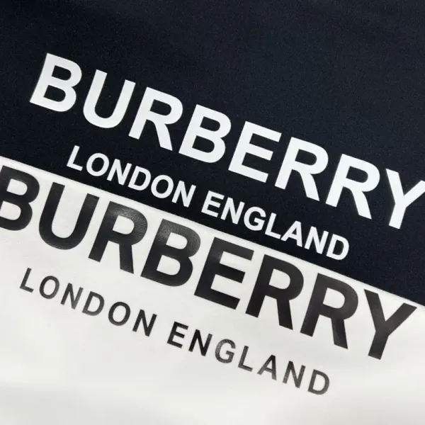 【2026】【BURBERRY 公式旗艦店】バーバリー 丸首の衛衣 スウェットご好評に付き再入荷！