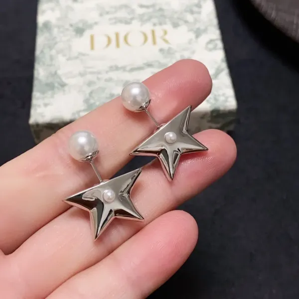 【2026】【DIOR】 ディオール   ファッションスタイルのイヤリング
