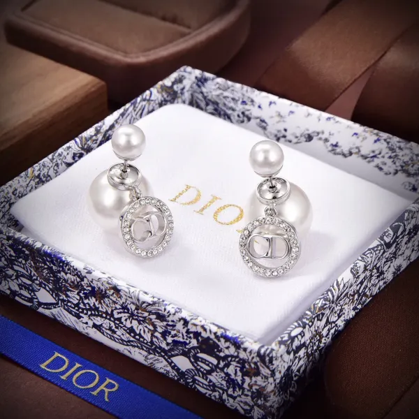 【2026】【DIOR】 ディオール   ファッションスタイルのイヤリング