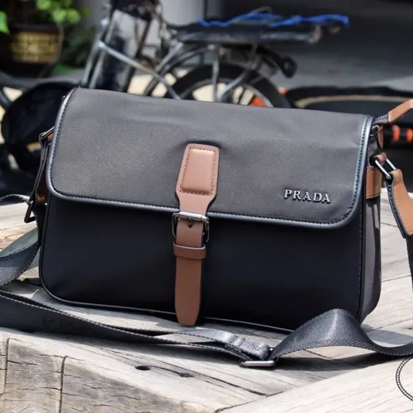 【2026】【PRADA 公式旗艦店】プラダ  ショルダーバッグ 当日出荷 好評に付き再入荷！31*21*6CM