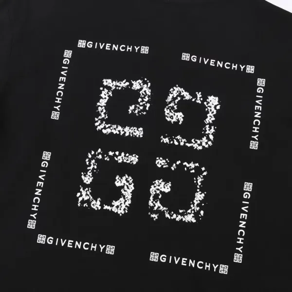 【2026】【GIVENCHY 公式旗艦店】ジバンシー   Tシャツ ご好評に付き再入荷！